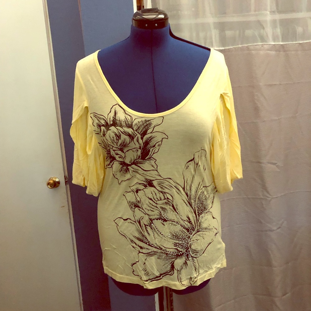Women yellow t shirt with rose design